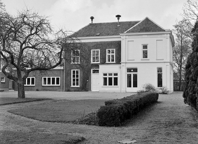 126615 Gezicht op het huis Daelwijck (voormalige gemeentehuis van Zuilen, Burgemeester Norbruislaan 17) te Utrecht.